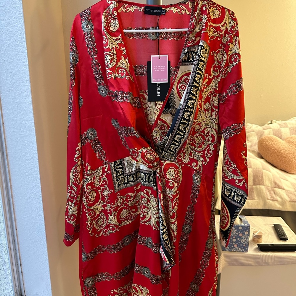 Pretty Little Thing deep V-neck satin dress in a vintage scarf print